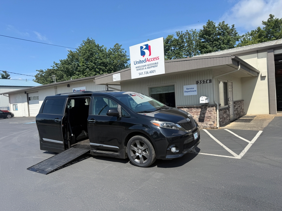 Used 2016 Toyota Sienna SE - BraunAbility Side Entry Entry In Floor Automatic Ramp