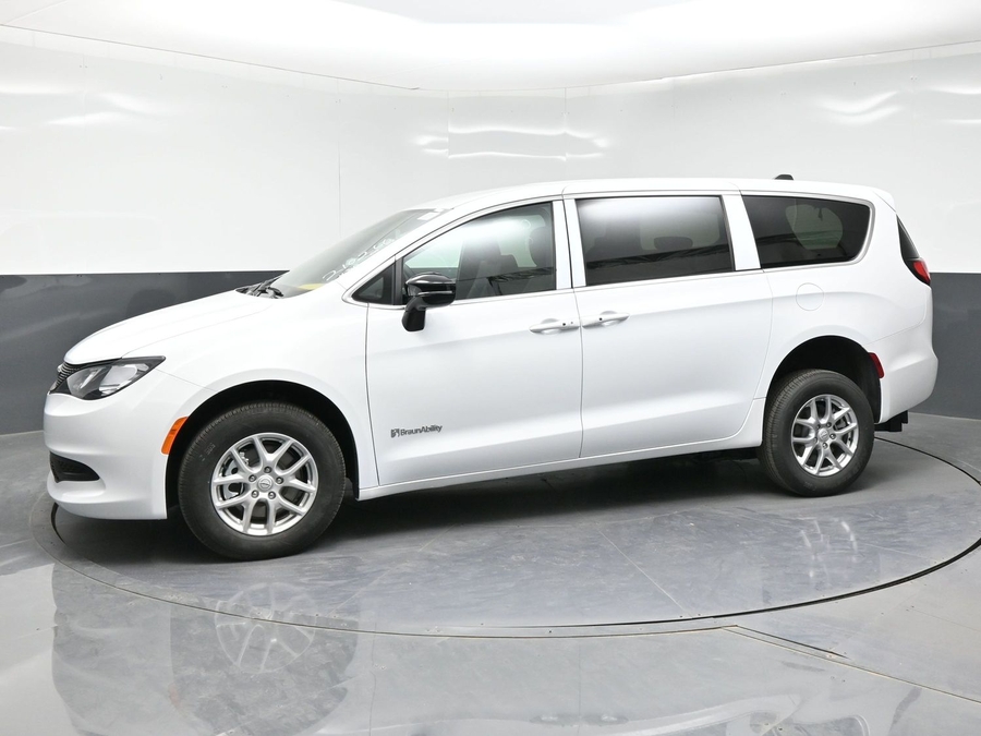 2026 Chrysler Voyager LX's photo