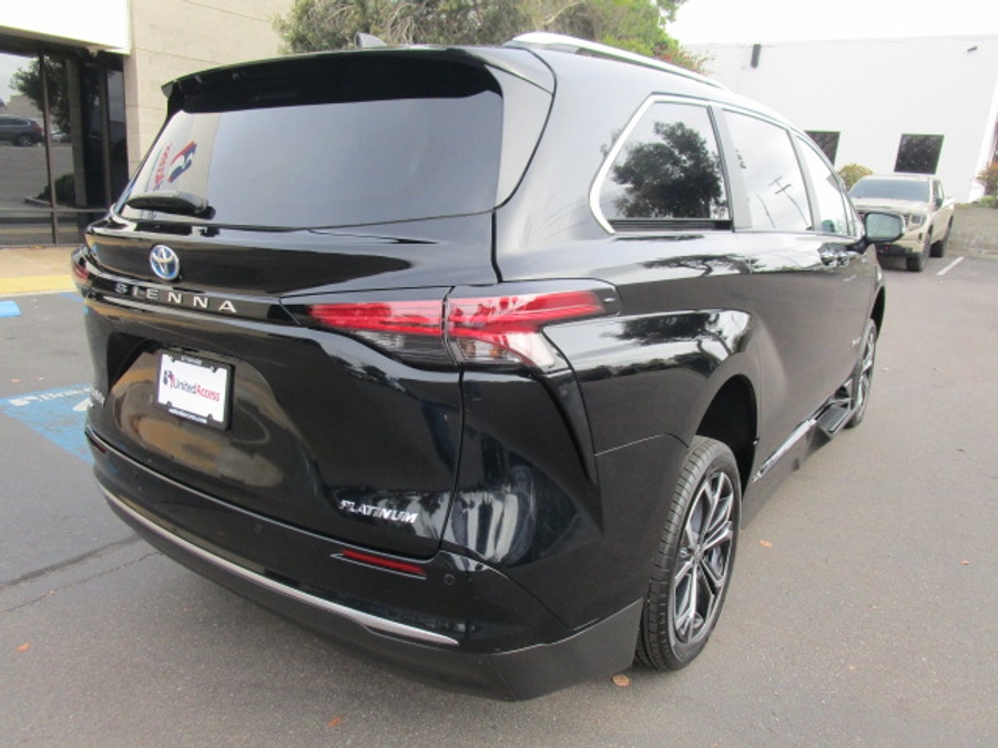 New 2025 Toyota Sienna Hybrid Platinum - BraunAbility Side Entry Entry In Floor Automatic Ramp