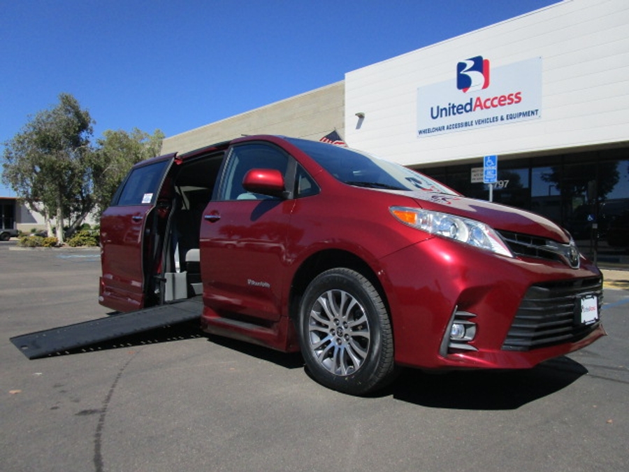 Used 2020 Toyota Sienna XLE - BraunAbility Side Entry Entry In Floor Automatic Ramp
