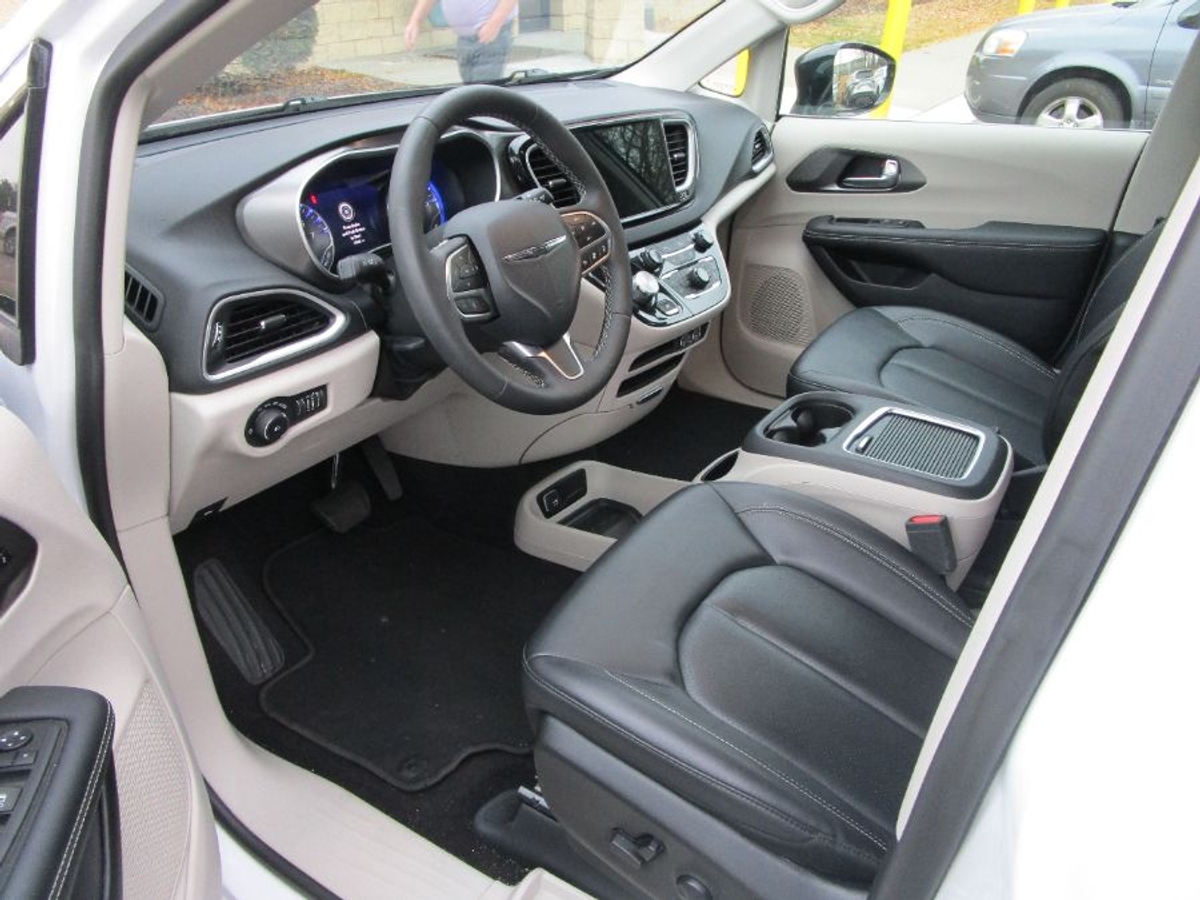 2024 CHRYSLER PACIFICA - Image 11