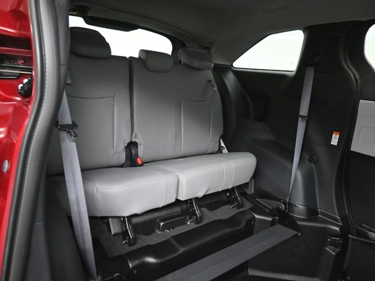 2025 TOYOTA SIENNA - Image 7