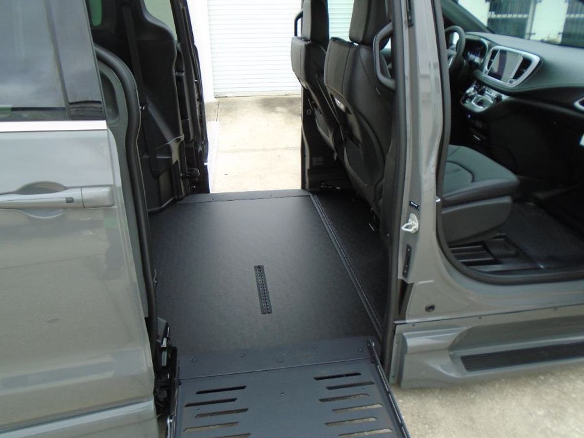 2025 CHRYSLER PACIFICA - Image 9