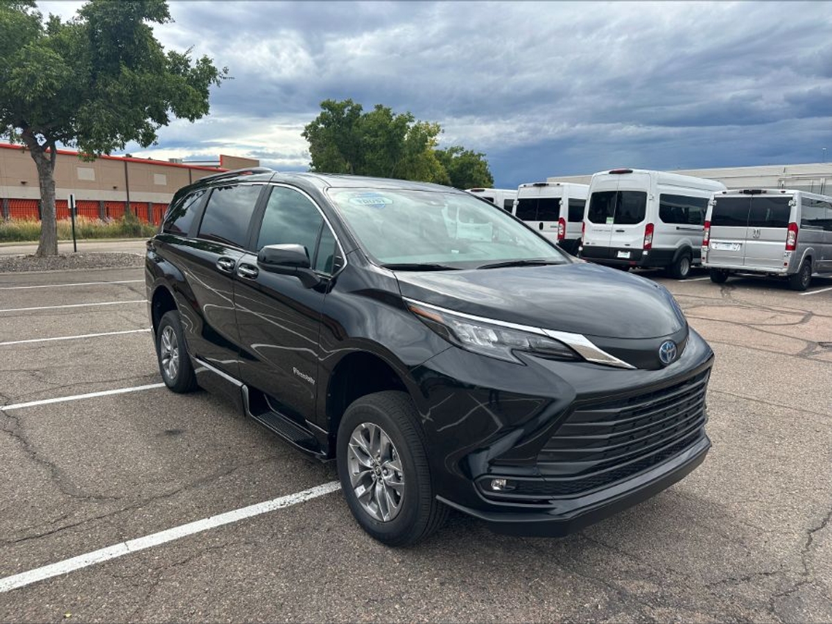 2025 TOYOTA SIENNA - Image 9