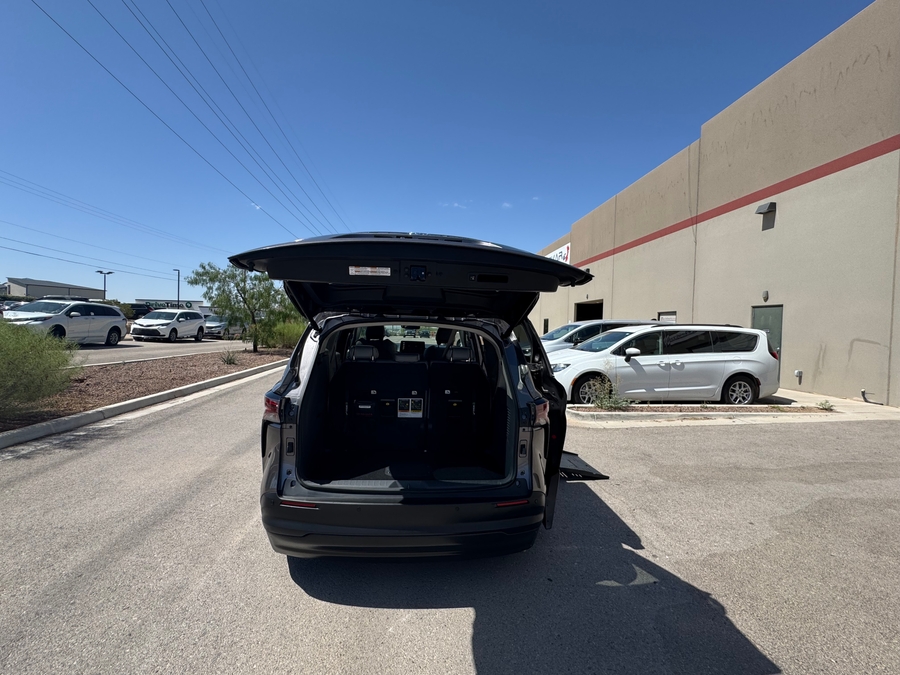 Used 2024 Toyota Sienna Hybrid XLE - BraunAbility Side Entry Entry Fold Out Automatic Ramp