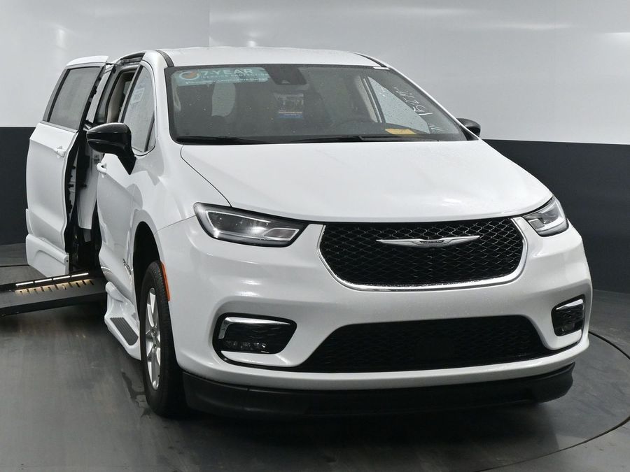 Used 2024 Chrysler Pacifica Touring L - BraunAbility Side Entry Entry Fold Out Automatic Ramp