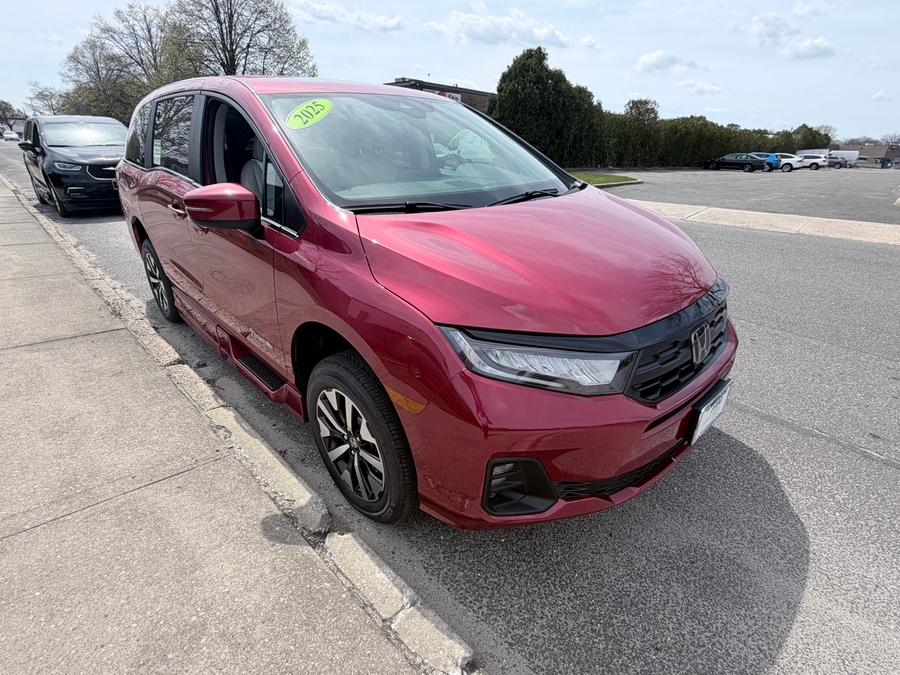 Red Honda Odyssey image number 2