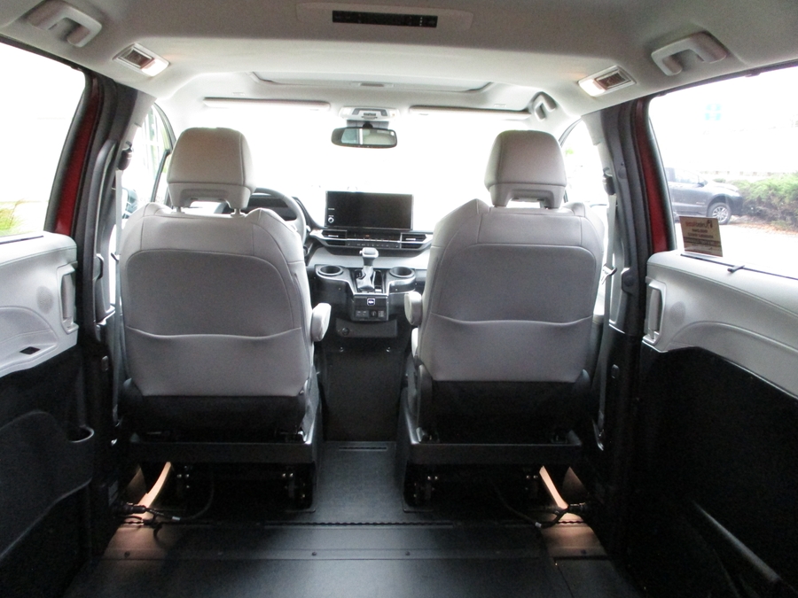 Used 2025 Toyota Sienna Hybrid XLE - BraunAbility Side Entry Entry In Floor Automatic Ramp
