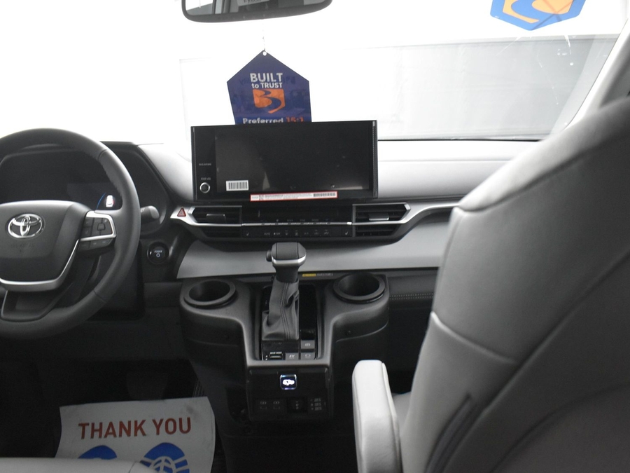 New 2025 Toyota Sienna Hybrid XLE Base - BraunAbility Side Entry Entry Fold Out Automatic Ramp