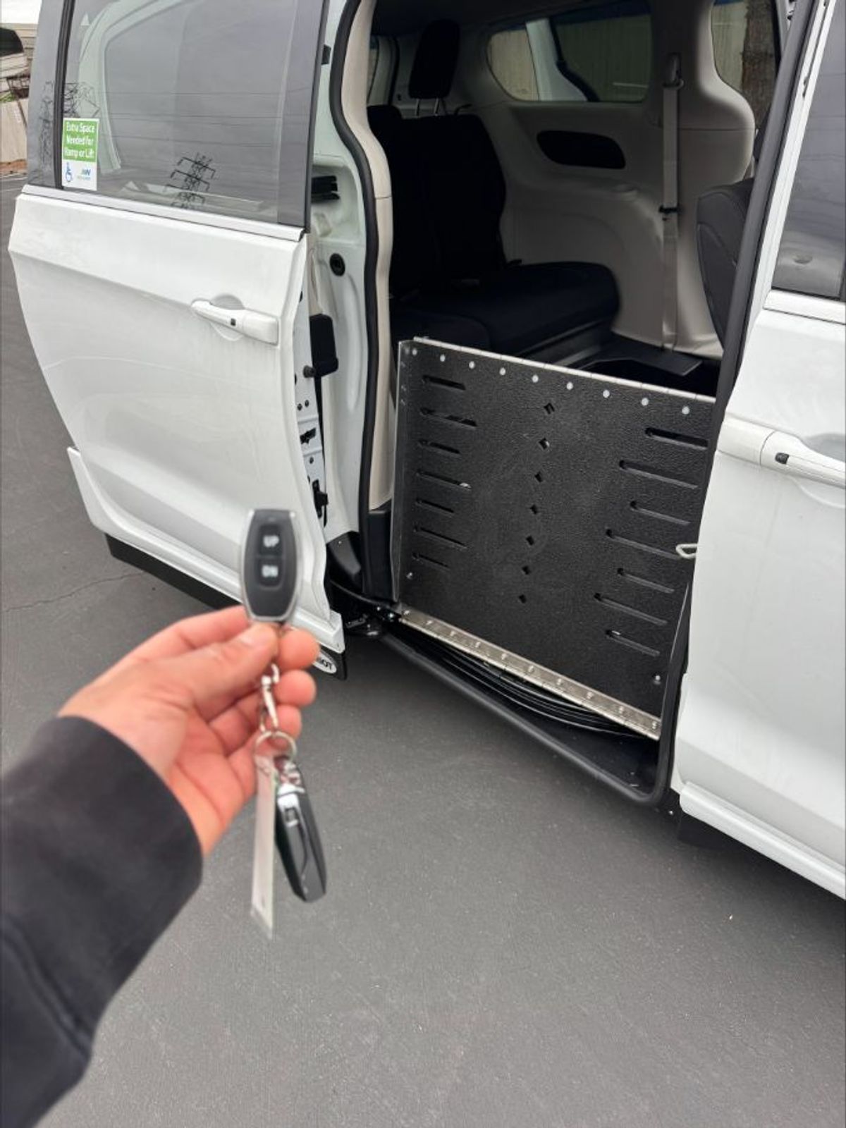 2024 CHRYSLER VOYAGER - Image 15