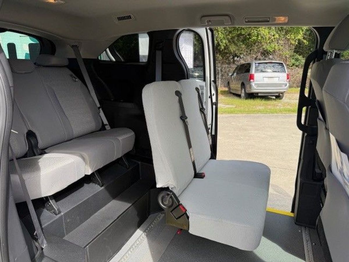 White Toyota Sienna image number 10