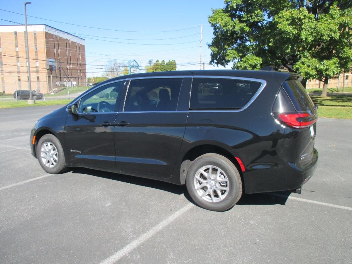 2026 CHRYSLER PACIFICA - Image 4