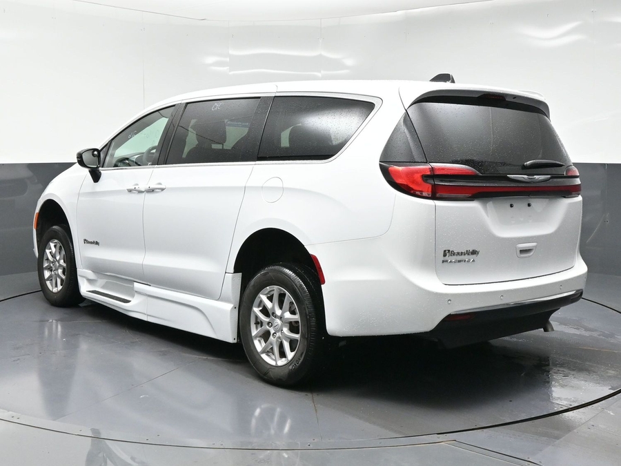 Used 2025 Chrysler Pacifica Select Safety - BraunAbility Side Entry In Floor Automatic Ramp