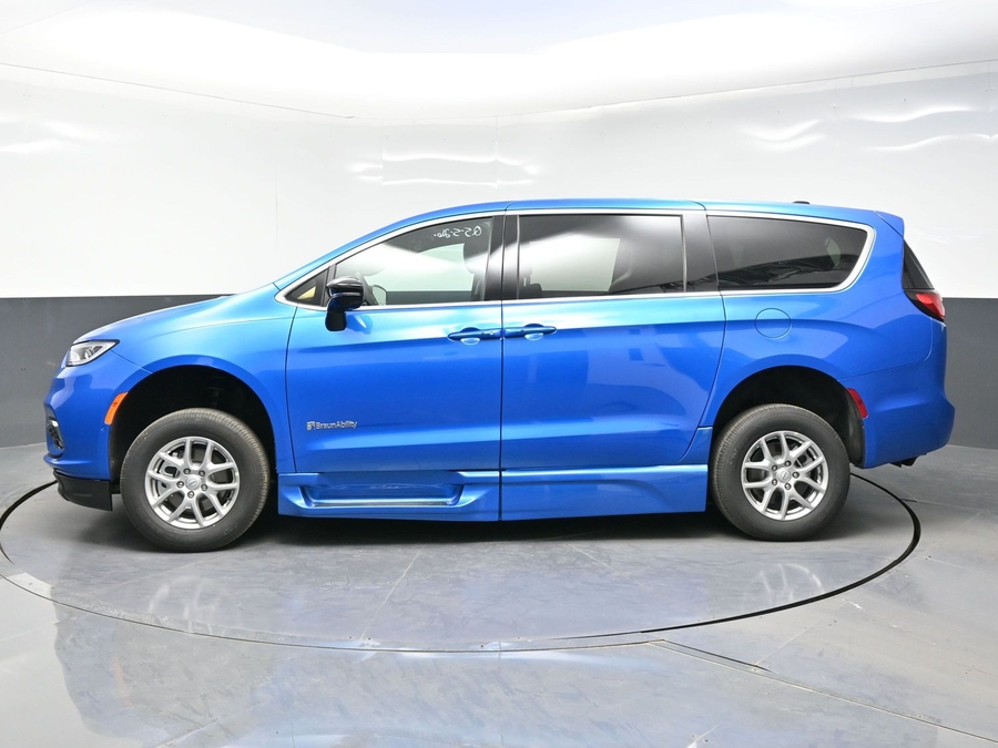 Blue Chrysler Pacifica image number 5