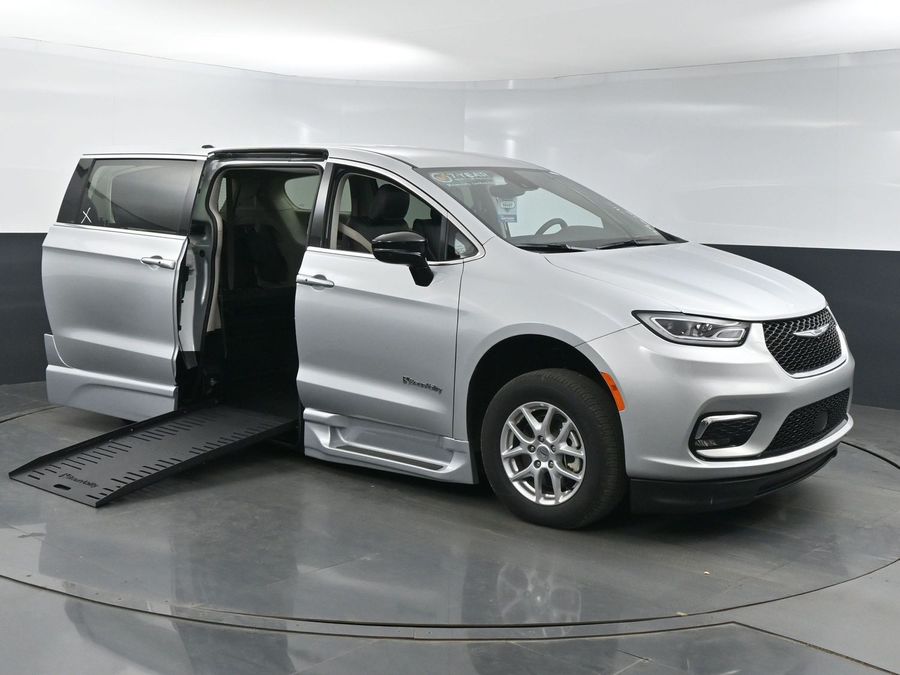 Used 2024 Chrysler Pacifica Touring L - BraunAbility Side Entry Entry Fold Out Automatic Ramp