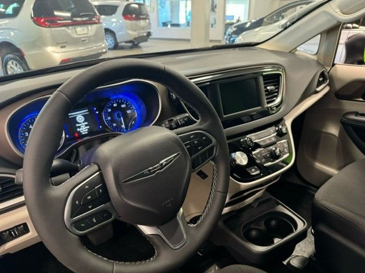 2024 CHRYSLER VOYAGER - Image 22