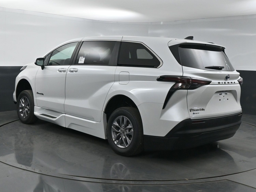 New 2025 Toyota Sienna Hybrid XLE Base - BraunAbility Side Entry Entry Fold Out Automatic Ramp