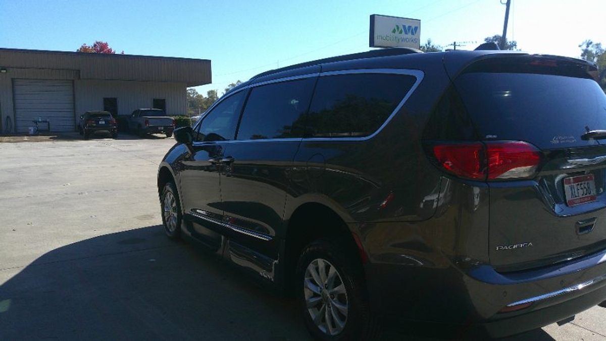 2023 CHRYSLER PACIFICA - Image 6