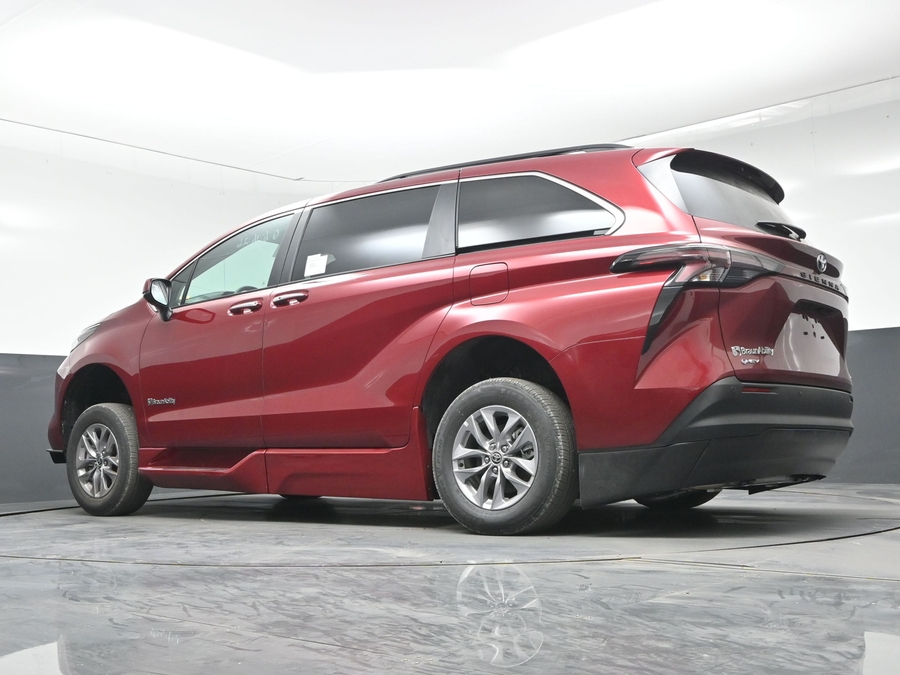 New 2026 Toyota Sienna Hybrid XLE Add - BraunAbility Side Entry Fold Out Automatic Ramp