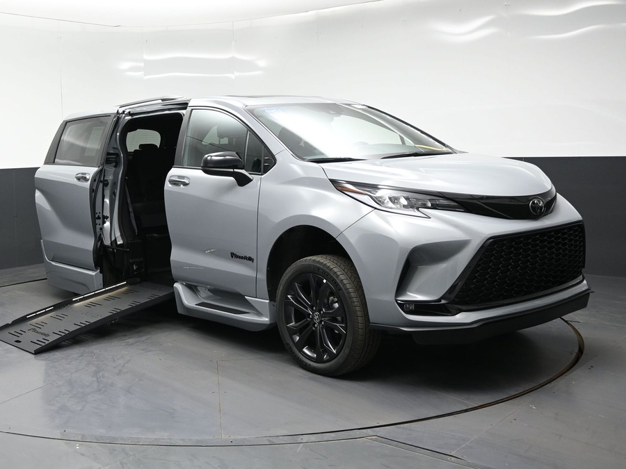 New 2026 Toyota Sienna Hybrid XSE Sport - BraunAbility Side Entry Fold Out Automatic Ramp