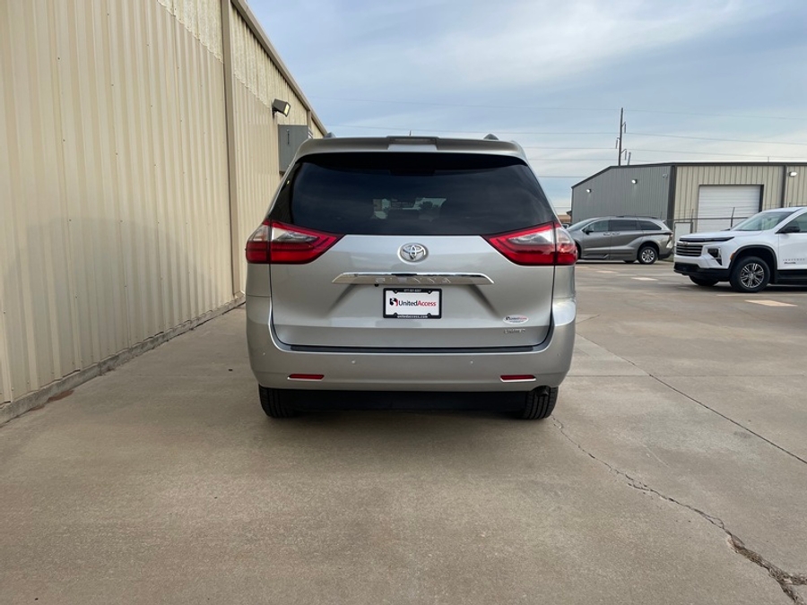 Used 2020 Toyota Sienna Limited Premium - BraunAbility Side Entry In Floor Automatic Ramp