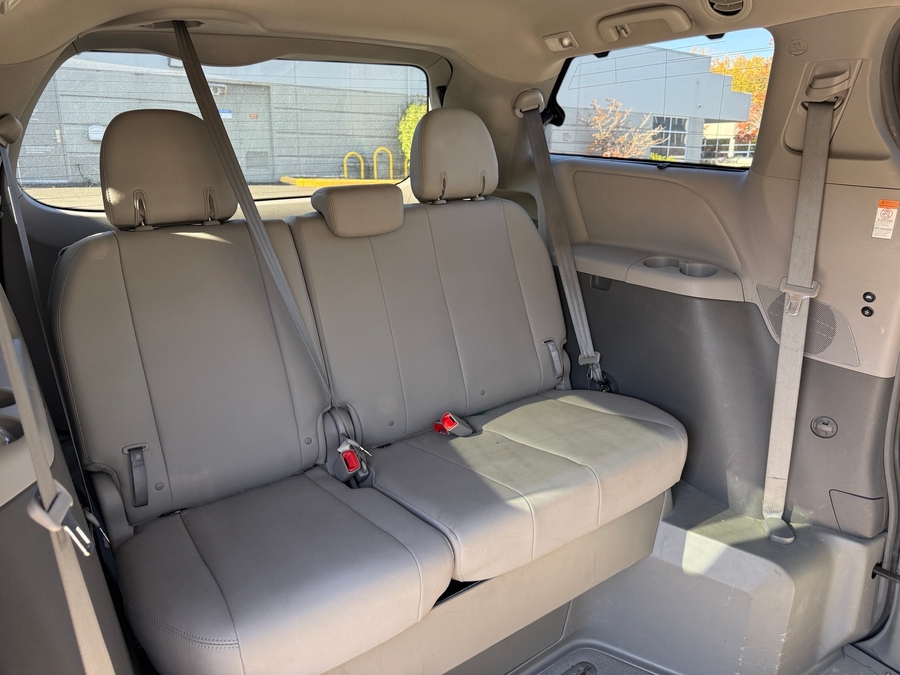 Used 2018 Toyota Sienna XLE - VMI Side Entry In Floor Automatic Ramp