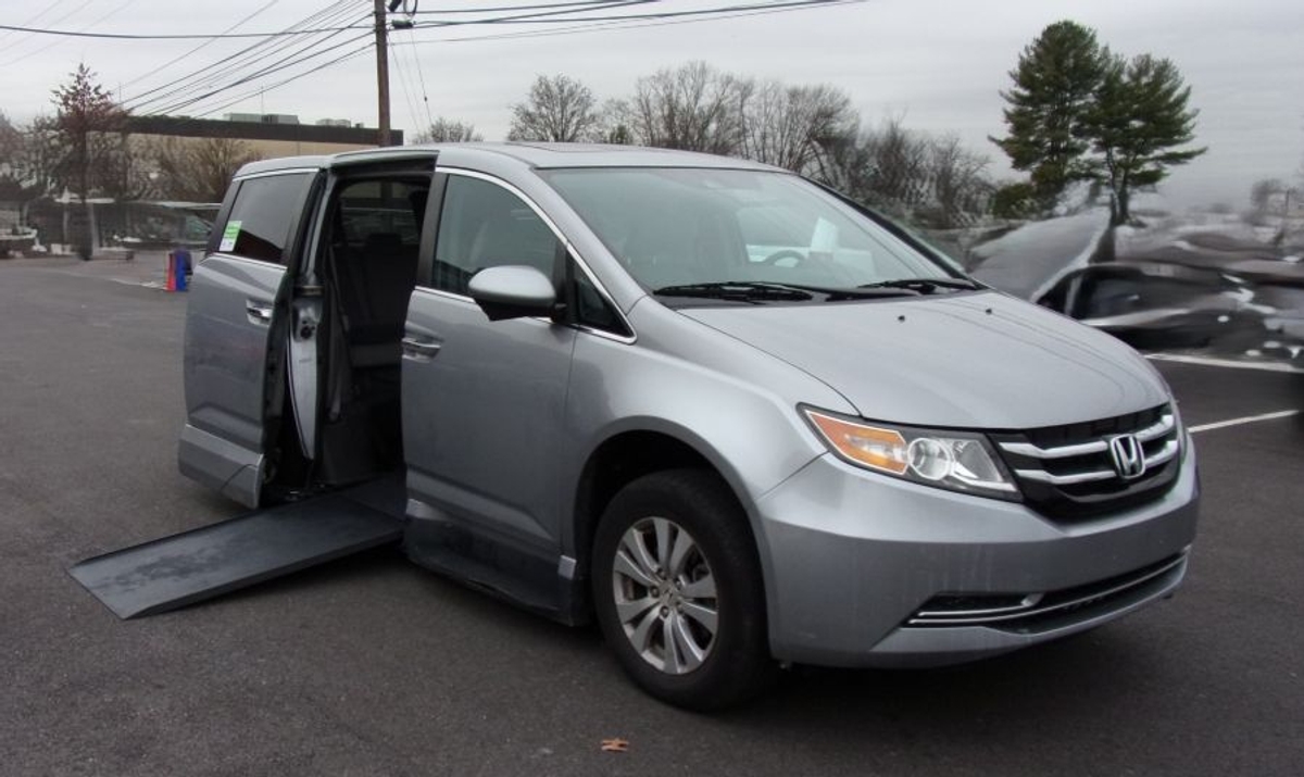 2016 HONDA ODYSSEY - Image 1