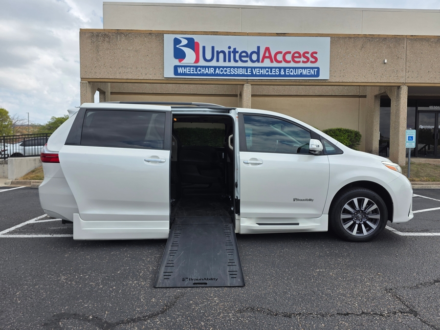 Used 2020 Toyota Sienna Limited - BraunAbility Side Entry Entry In Floor Automatic Ramp