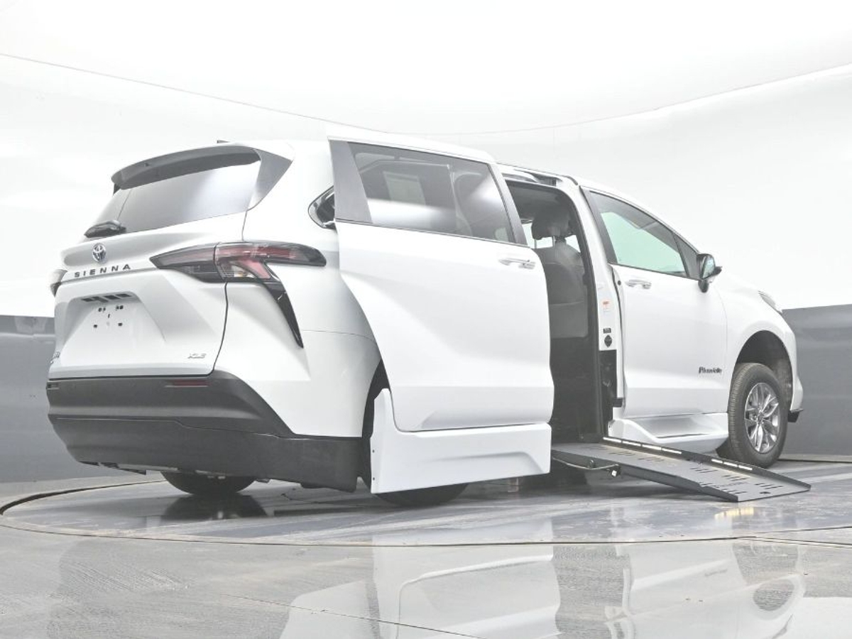 2025 TOYOTA SIENNA - Image 21