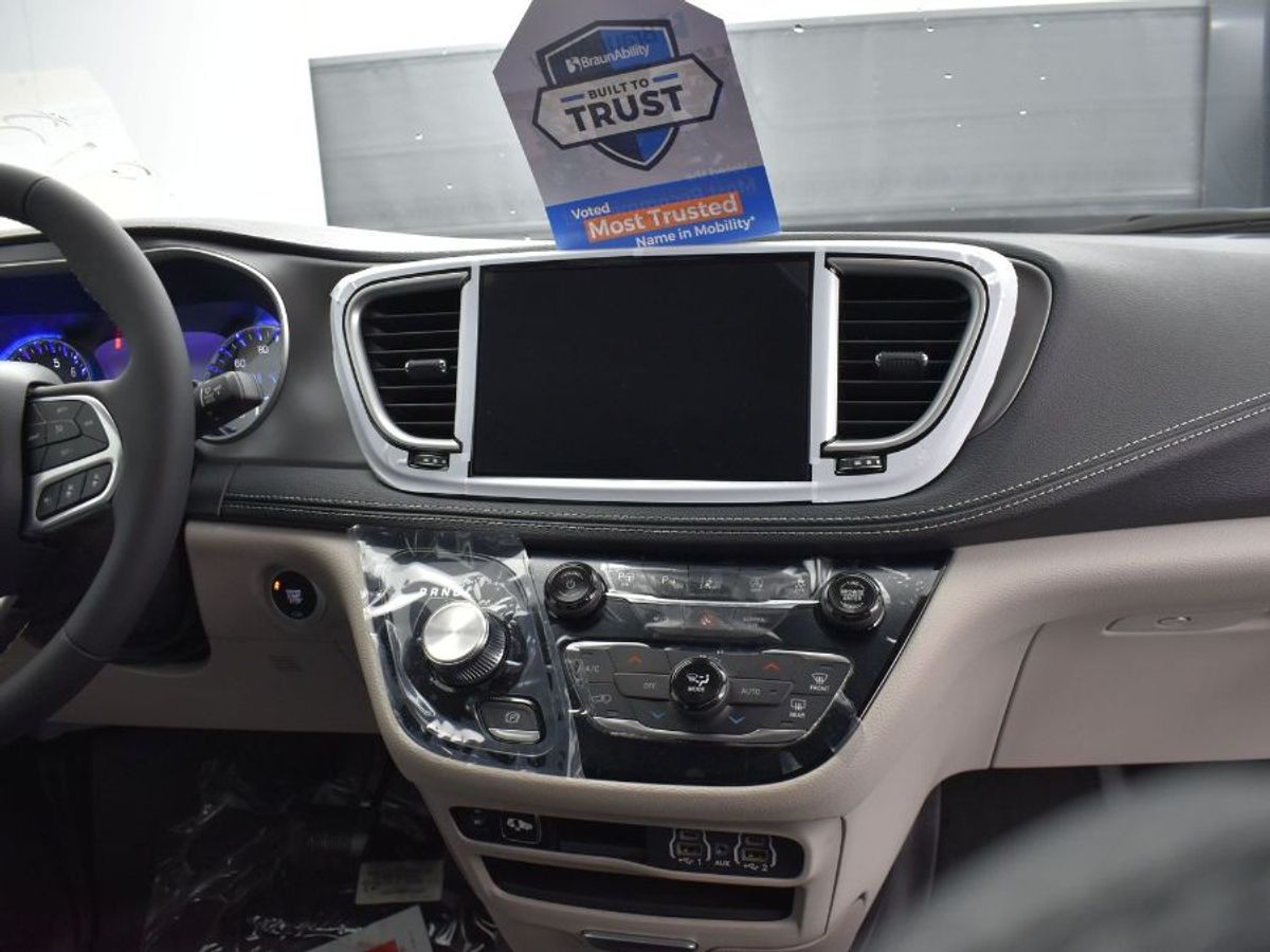 2024 CHRYSLER PACIFICA - Image 6