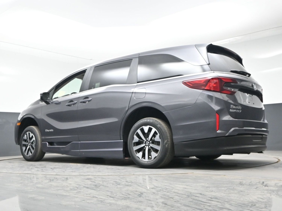 Grey Honda Odyssey image number 17