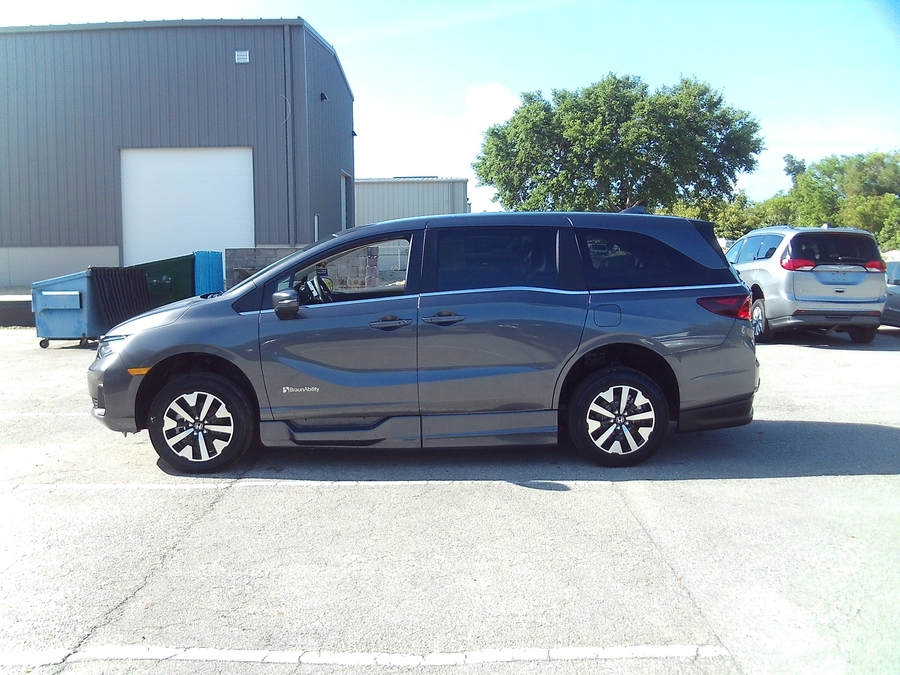 Grey Honda Odyssey image number 2