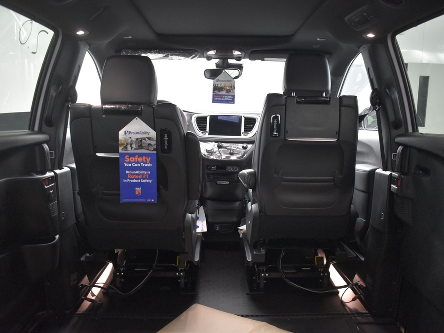 New 2025 Chrysler Pacifica SELECT PLUS - BraunAbility Side Entry Entry In Floor Automatic Ramp