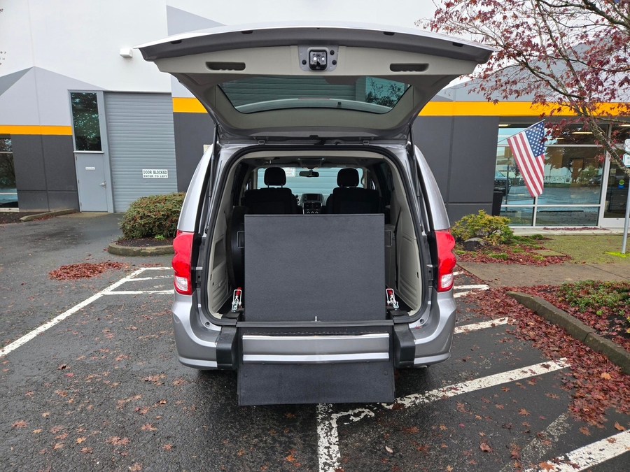 Used 2017 Dodge Grand Caravan SE - International Mobility Rear Entry Entry Fold Out Manual Ramp