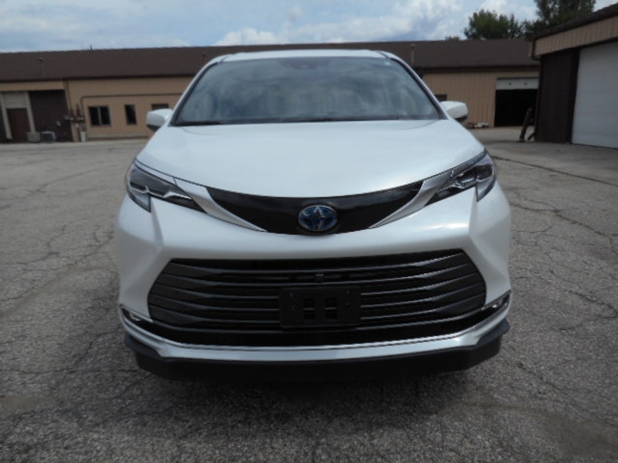 White Toyota Sienna with Side Entry Automatic In Floor ramp