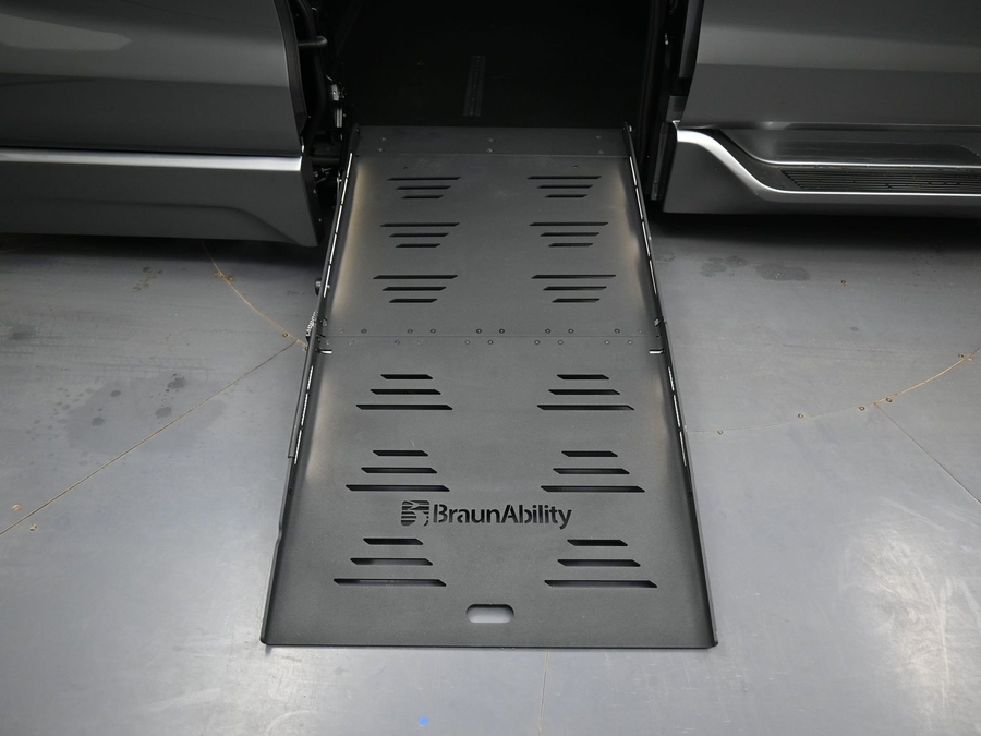 New 2026 Toyota Sienna Hybrid XSE Sport - BraunAbility Side Entry Entry Fold Out Automatic Ramp