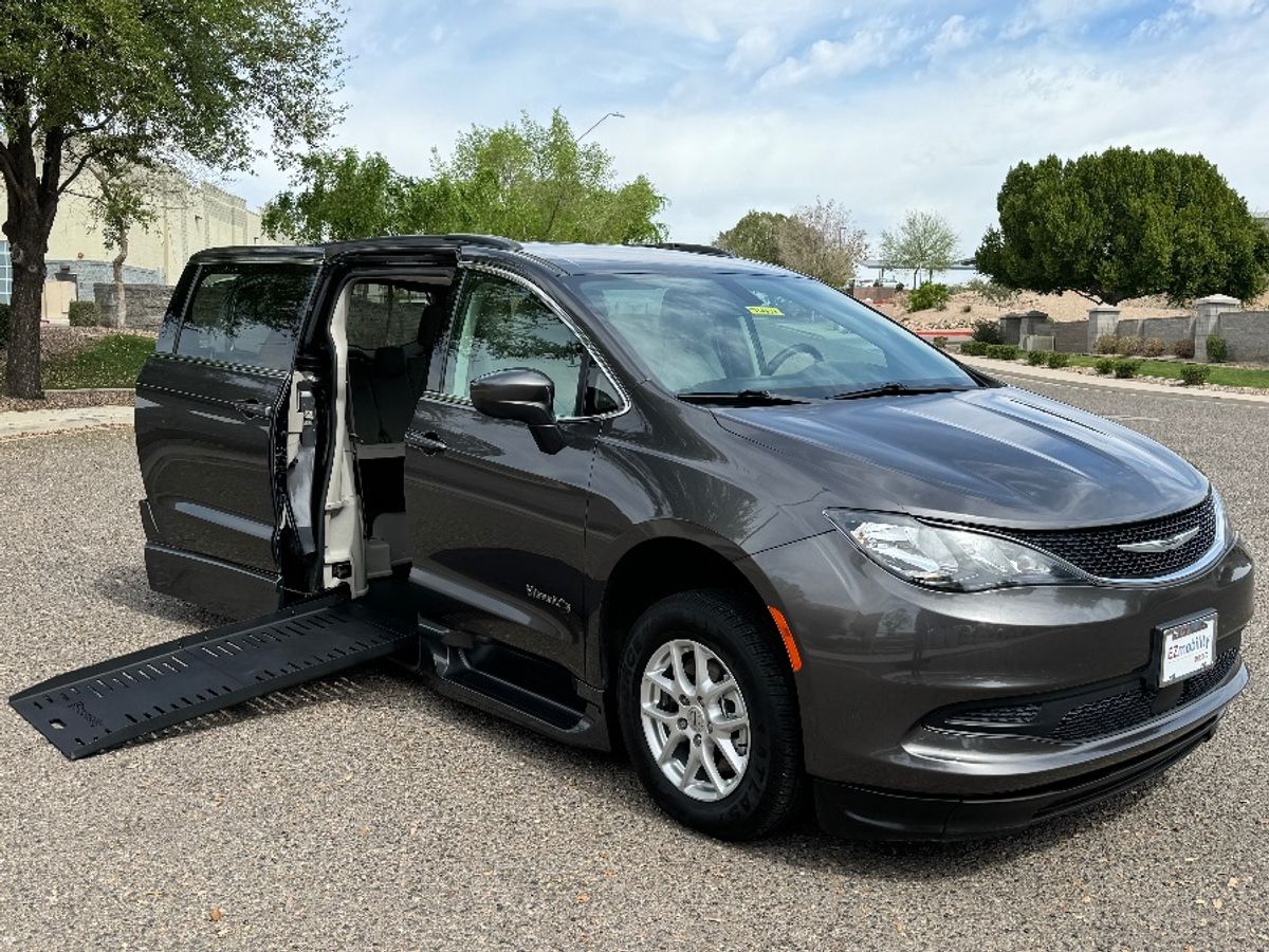 2021 CHRYSLER VOYAGER - Image 1