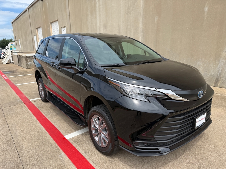 Used 2024 Toyota Sienna Hybrid LE - BraunAbility Rear Entry Entry Fold Out Manual Ramp