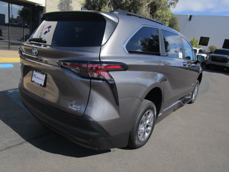 Used 2024 Toyota Sienna Hybrid XLE - BraunAbility Side Entry Entry In Floor Automatic Ramp