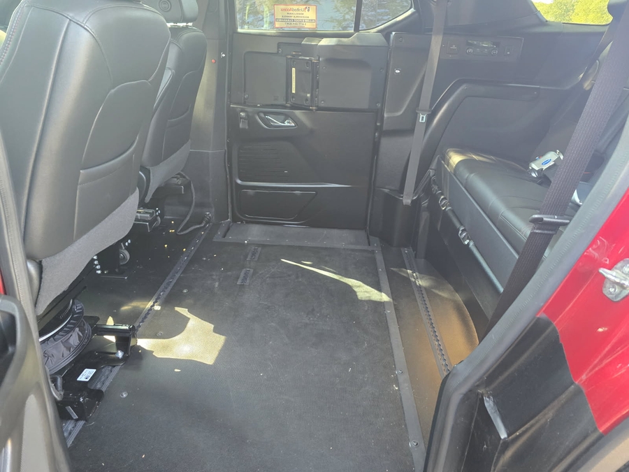 Used 2022 Chevrolet Traverse RS - BraunAbility Side Entry In Floor Automatic Ramp