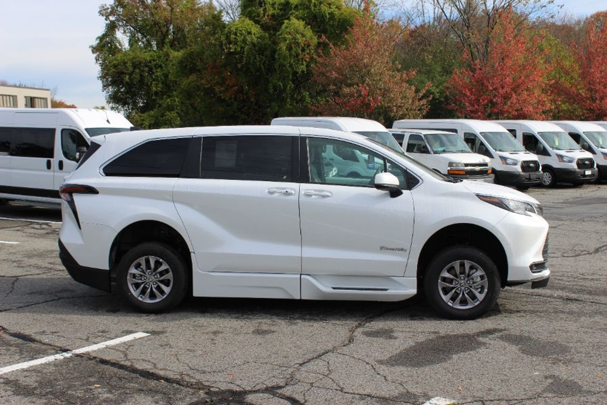 2025 TOYOTA SIENNA - Image 5