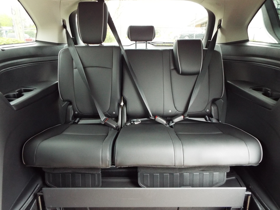 White Honda Odyssey image number 28