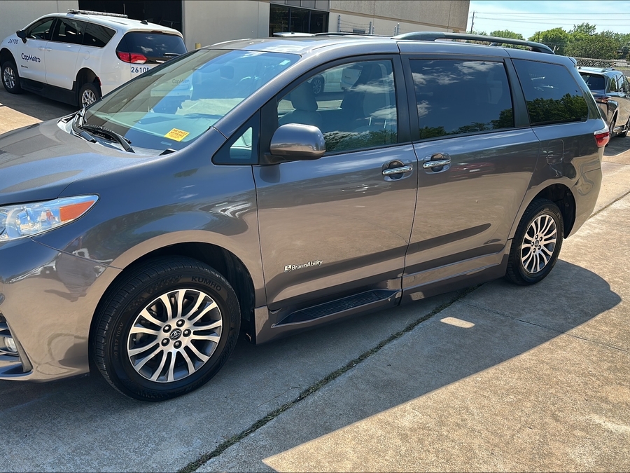 Used 2020 Toyota Sienna XLE Premium - BraunAbility Side Entry Entry Fold Out Automatic Ramp