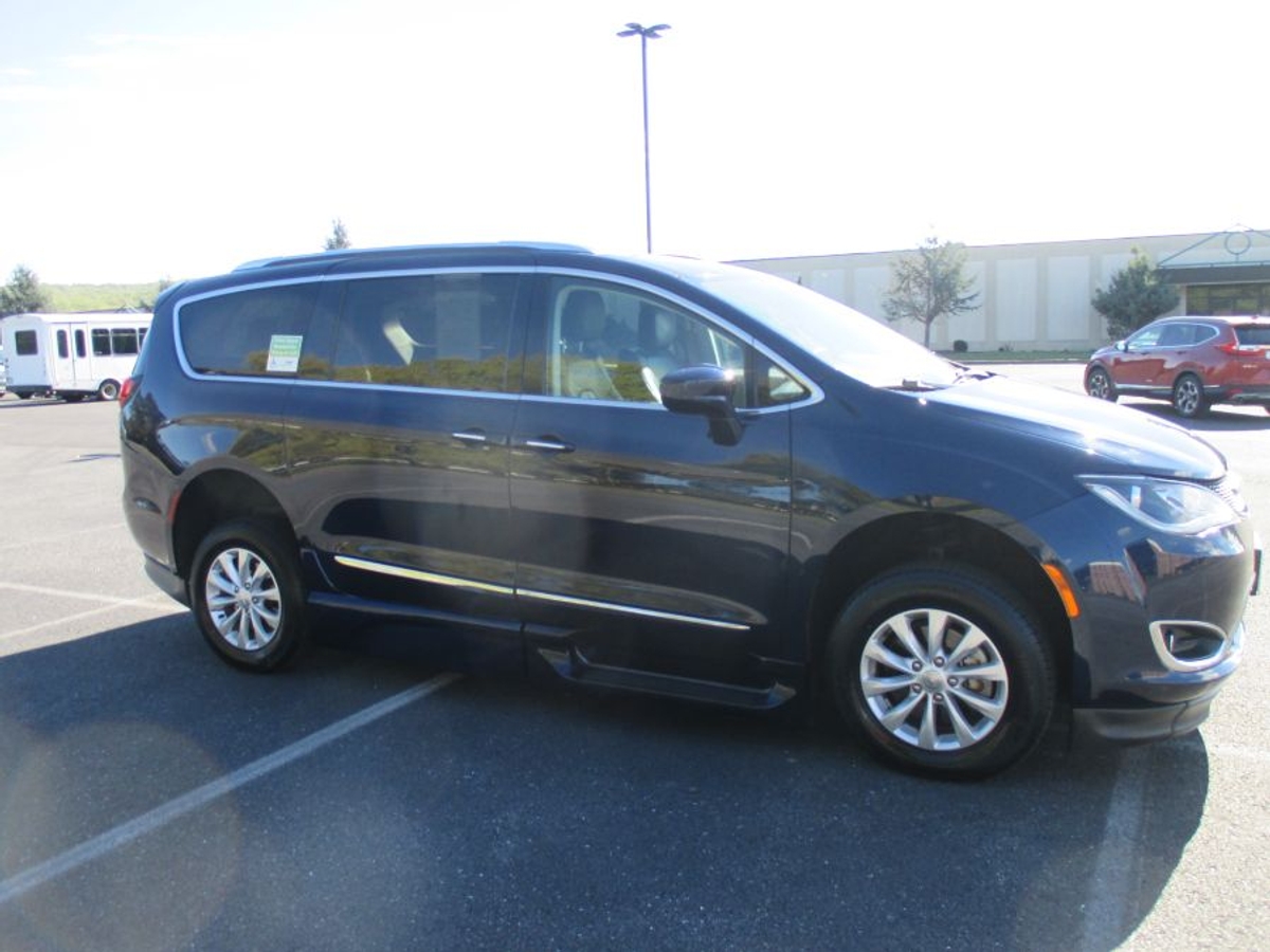 2018 CHRYSLER PACIFICA - Image 8