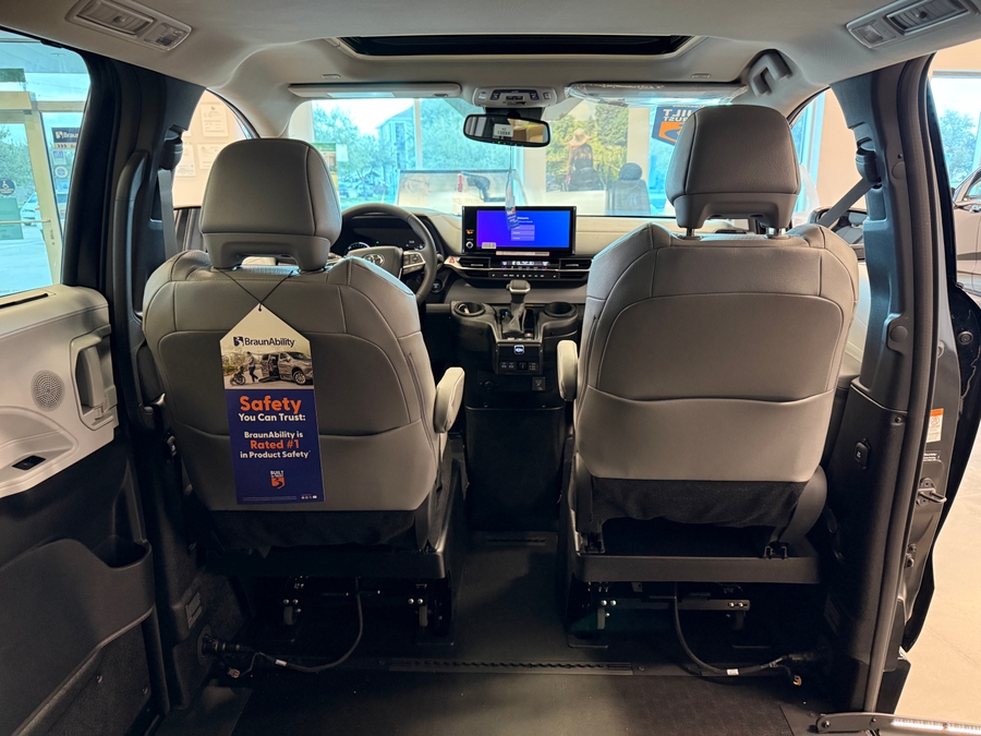 Black Toyota Sienna image number 12