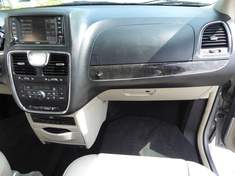 Used 2016 Chrysler Town and Country Limited Platinum - VMI Side Entry In Floor Automatic Ramp