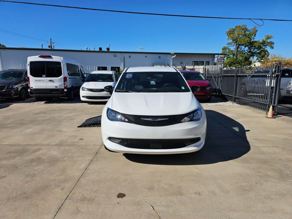 2025 CHRYSLER VOYAGER - Image 13