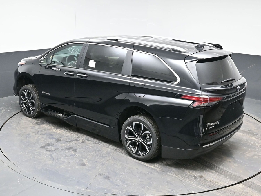 New 2025 Toyota Sienna Hybrid Platinum - BraunAbility Side Entry Entry Fold Out Automatic Ramp