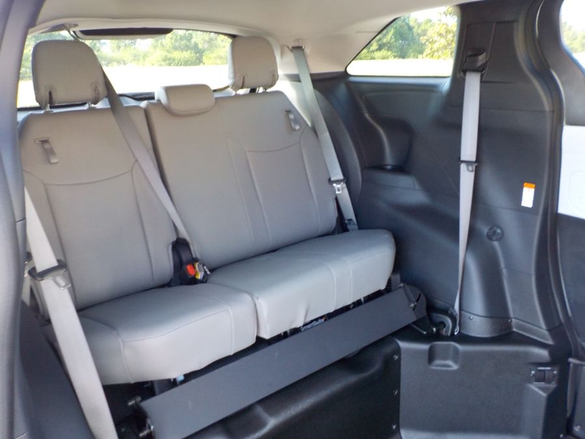 2025 TOYOTA SIENNA - Image 17