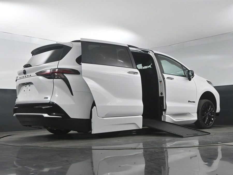 New 2025 Toyota Sienna Hybrid XSE - BraunAbility Side Entry Entry In Floor Automatic Ramp